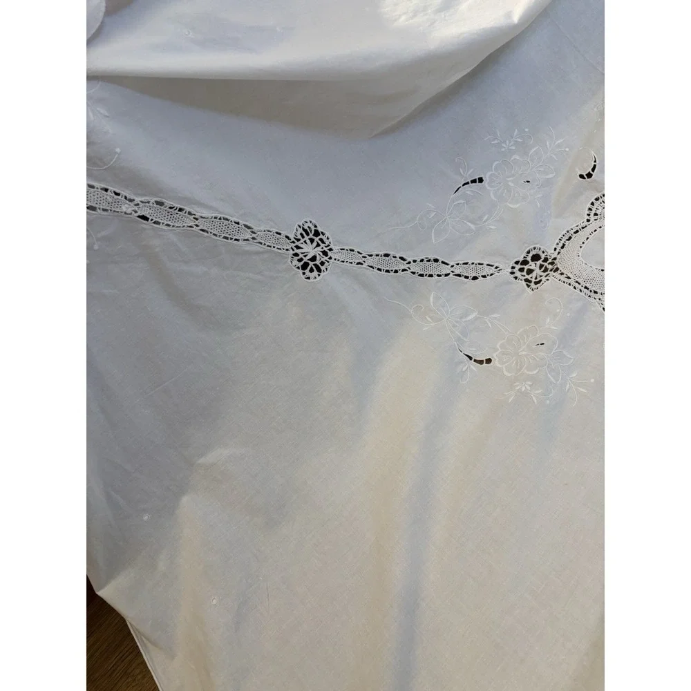 VTG White Crocheted Lace Cut Work Tablecloth 128 x 80 GORGEOUS Hand Made